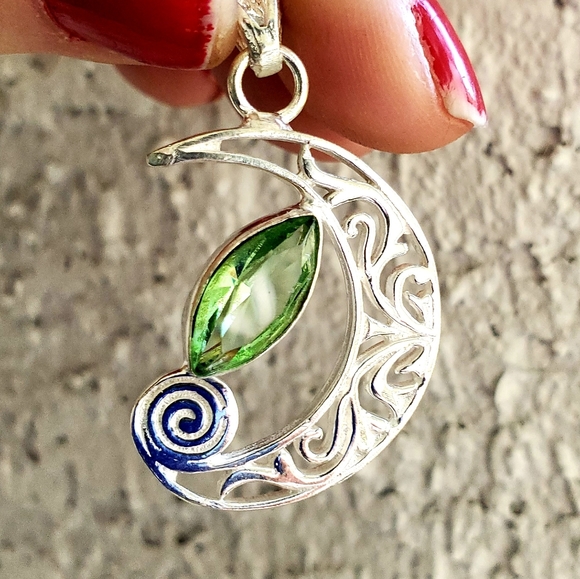 New Tsavorite Silver Crescent Moon Pendant. - Picture 9 of 15